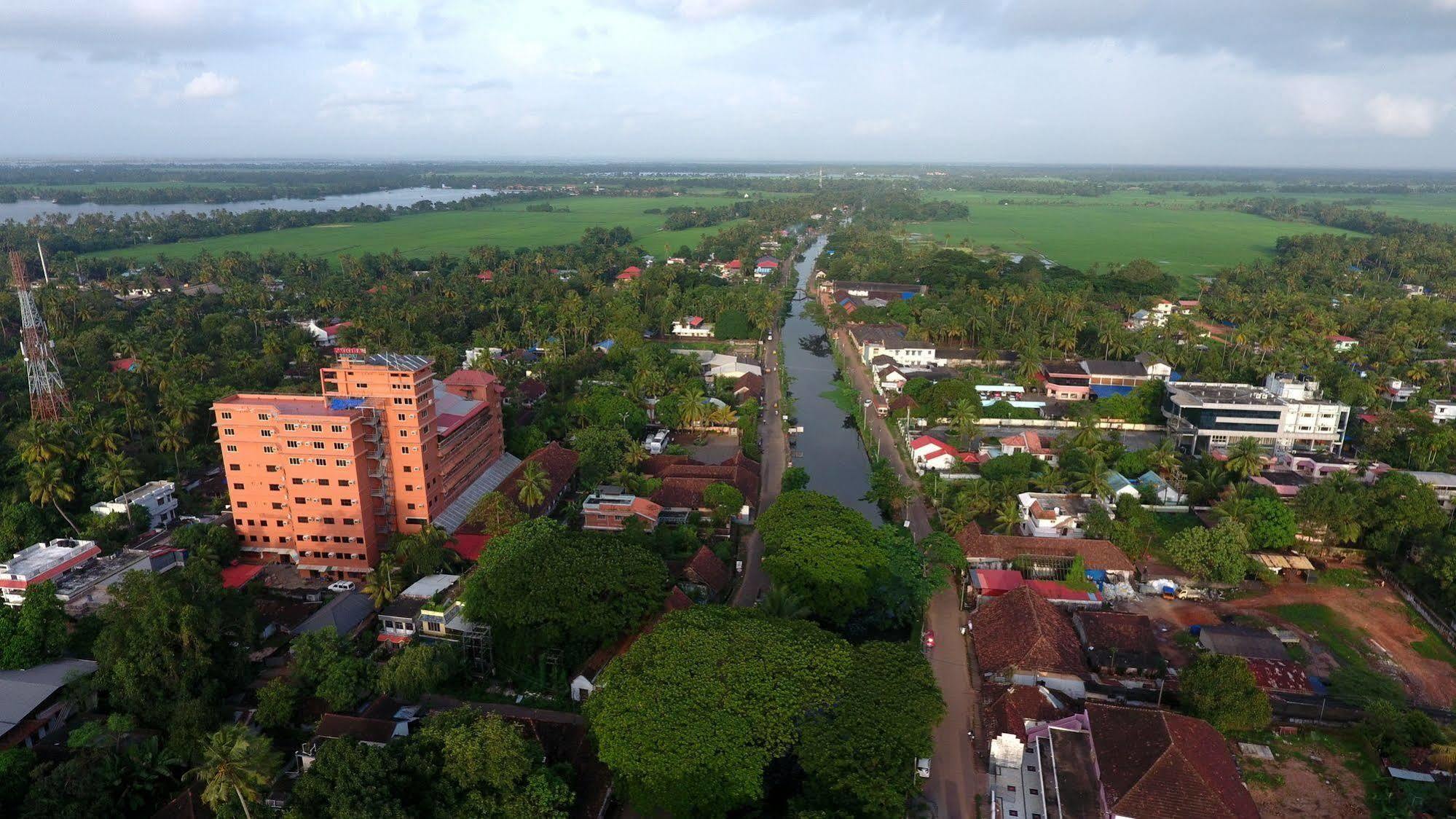 Pagoda Resorts Alappuzha Extérieur photo