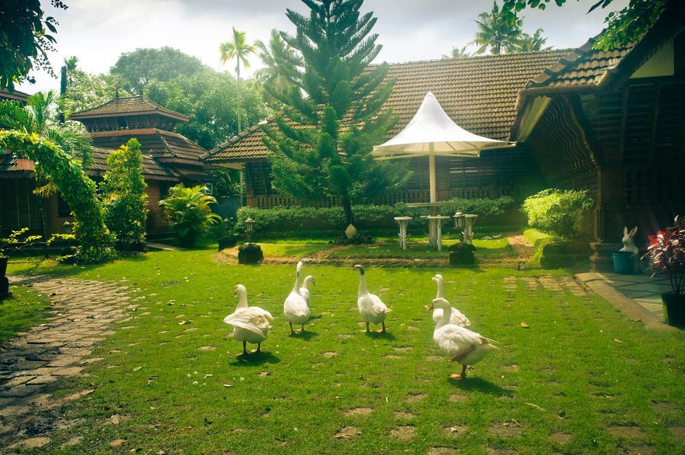 Pagoda Resorts Alappuzha Extérieur photo