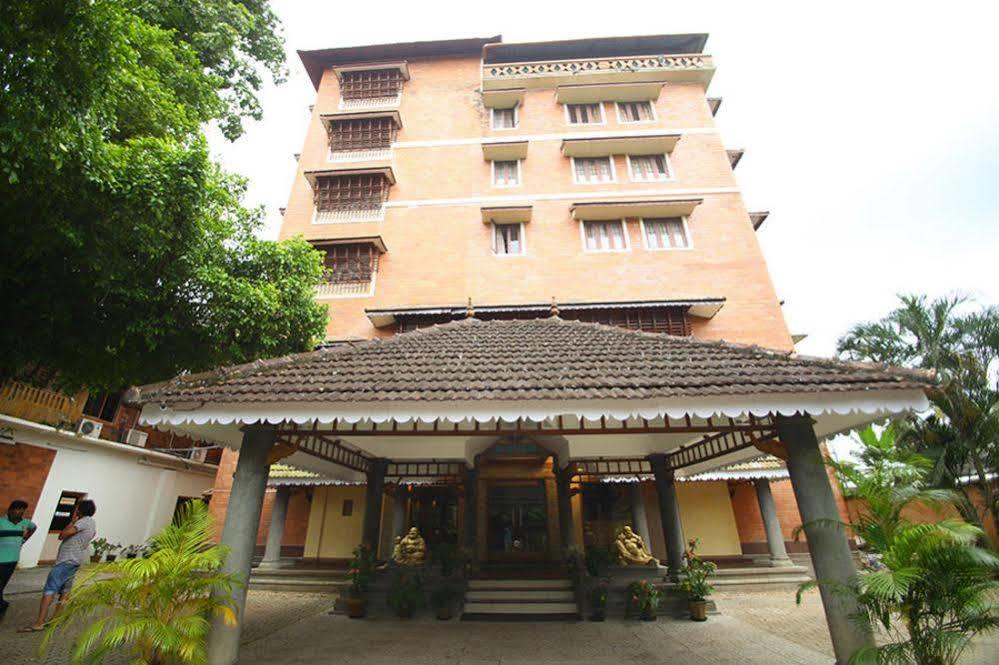Pagoda Resorts Alappuzha Extérieur photo
